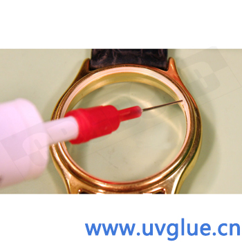 玻璃UV胶水有较强的耐化学性，并且低黄变！